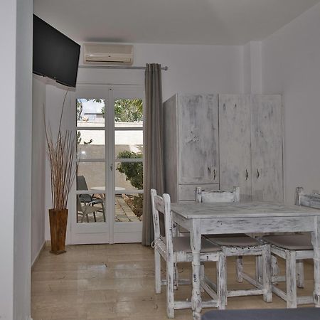 Ira Apartments Камарі Екстер'єр фото