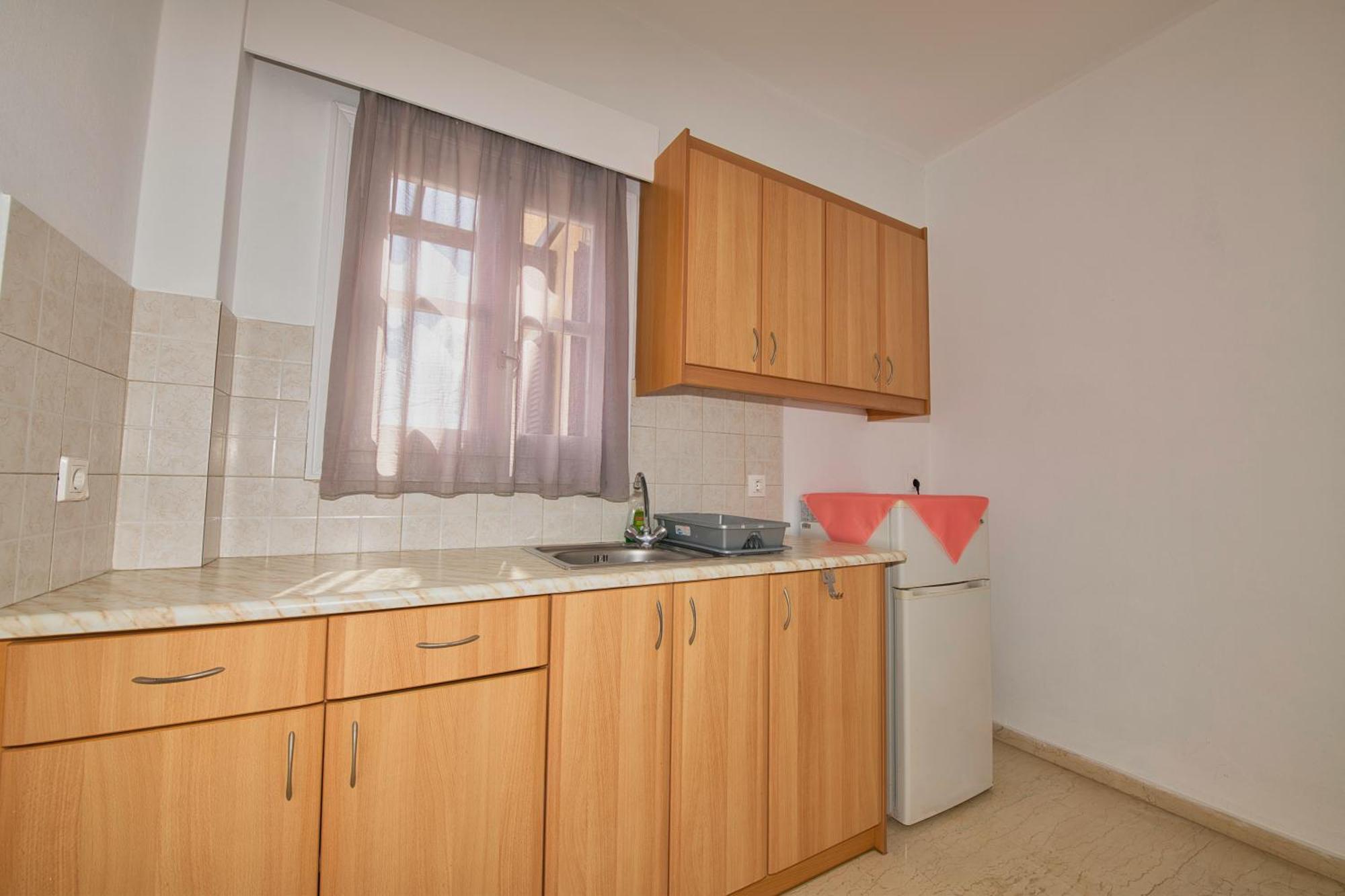 Ira Apartments Камарі Екстер'єр фото