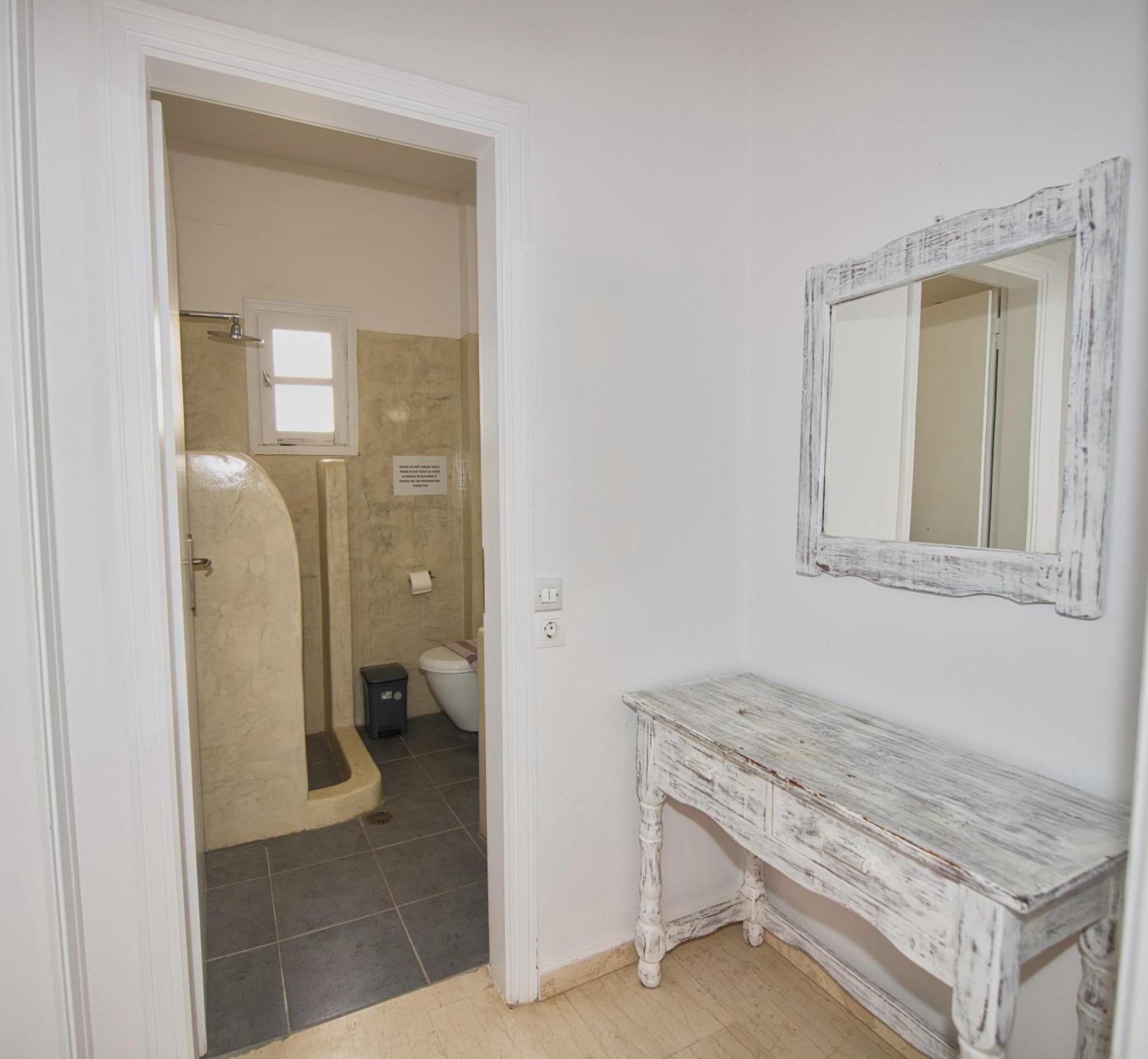 Ira Apartments Камарі Екстер'єр фото