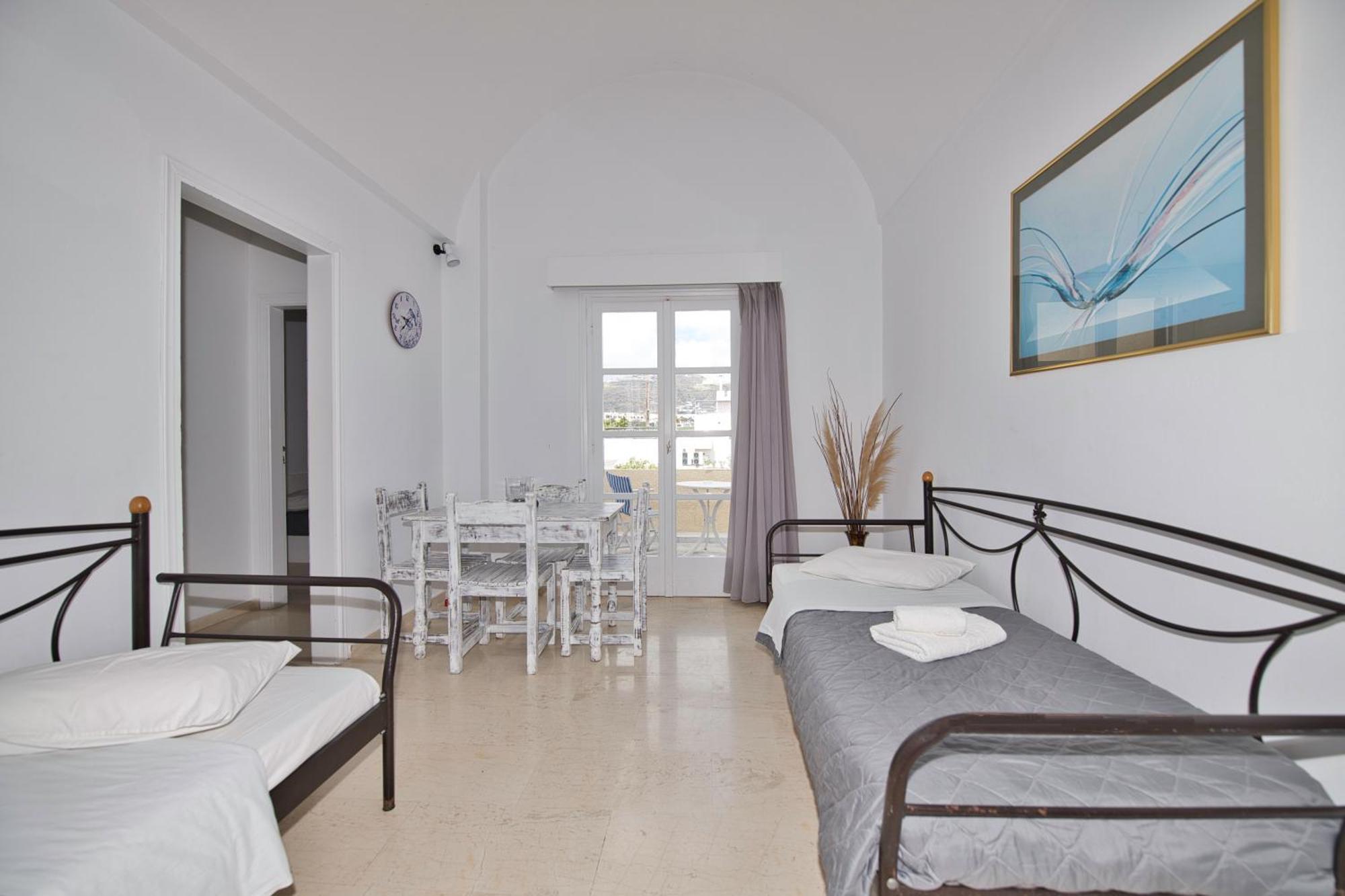 Ira Apartments Камарі Екстер'єр фото