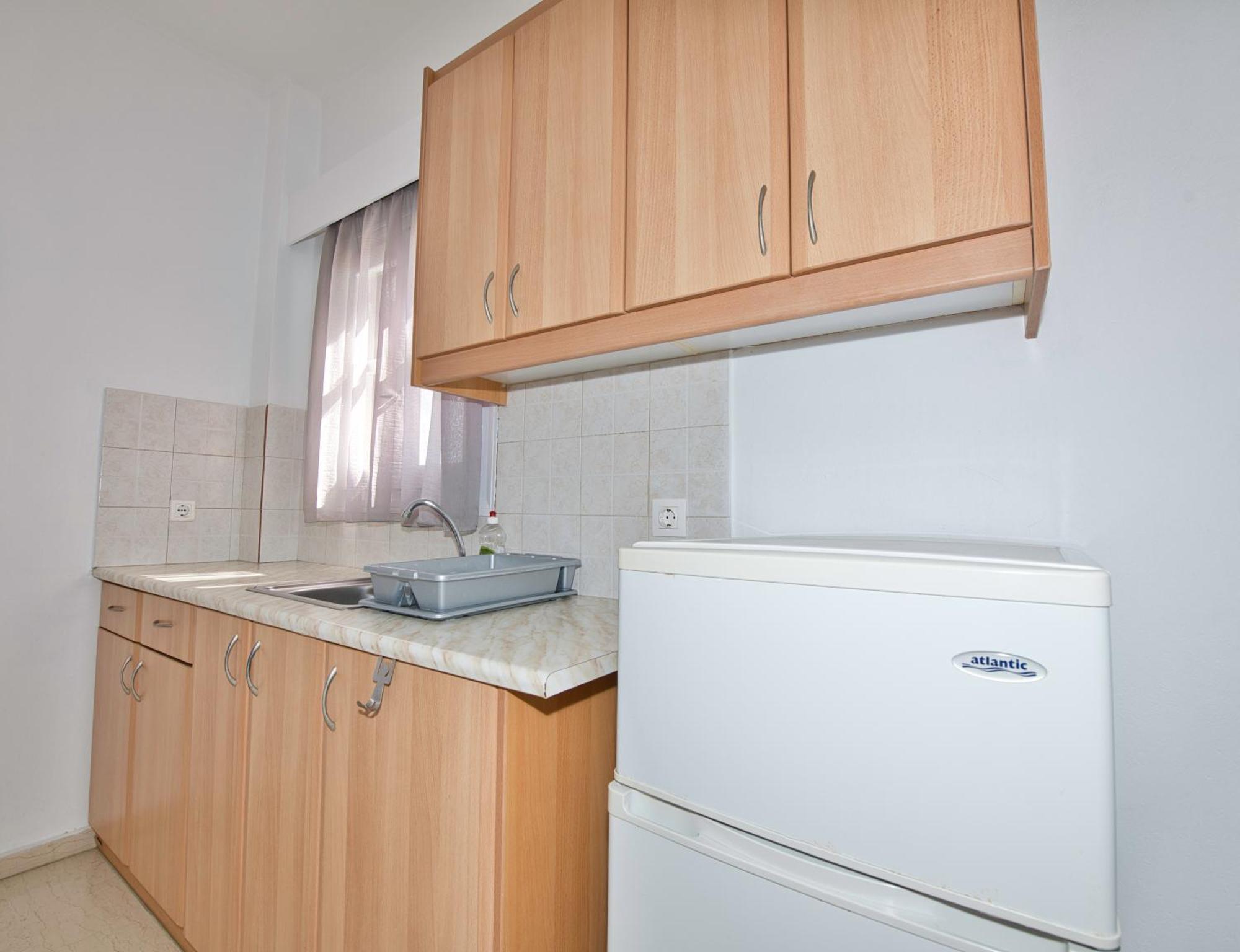 Ira Apartments Камарі Екстер'єр фото