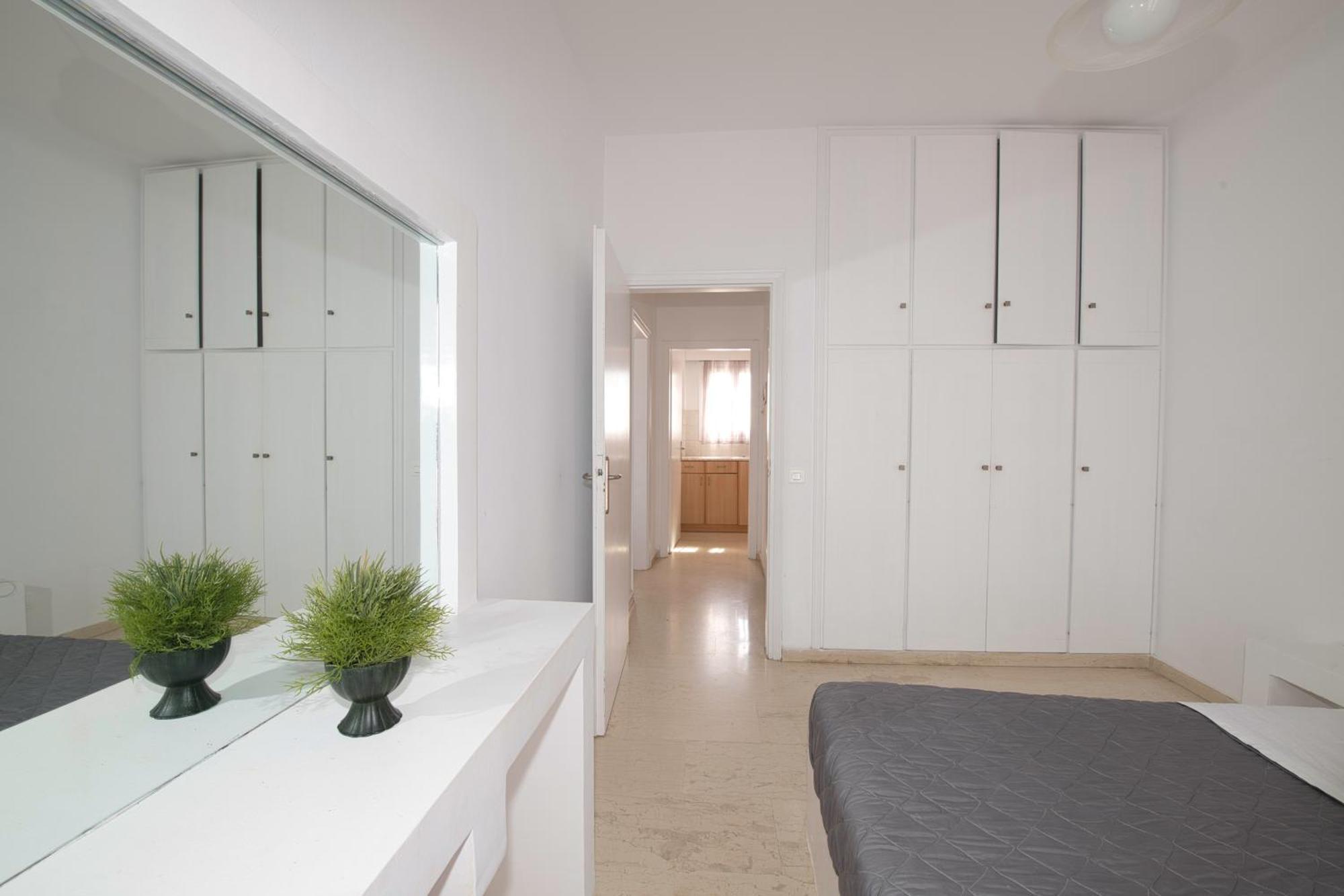 Ira Apartments Камарі Екстер'єр фото