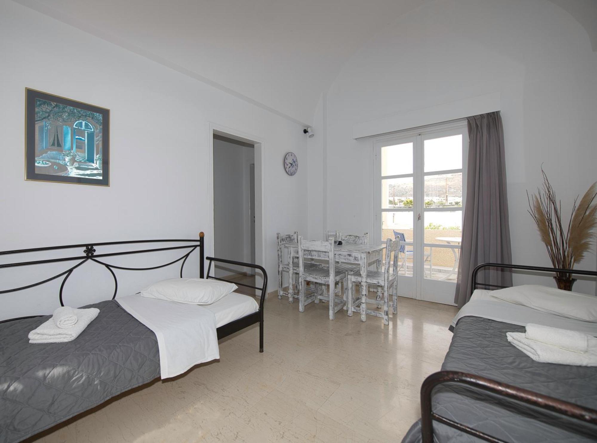 Ira Apartments Камарі Екстер'єр фото