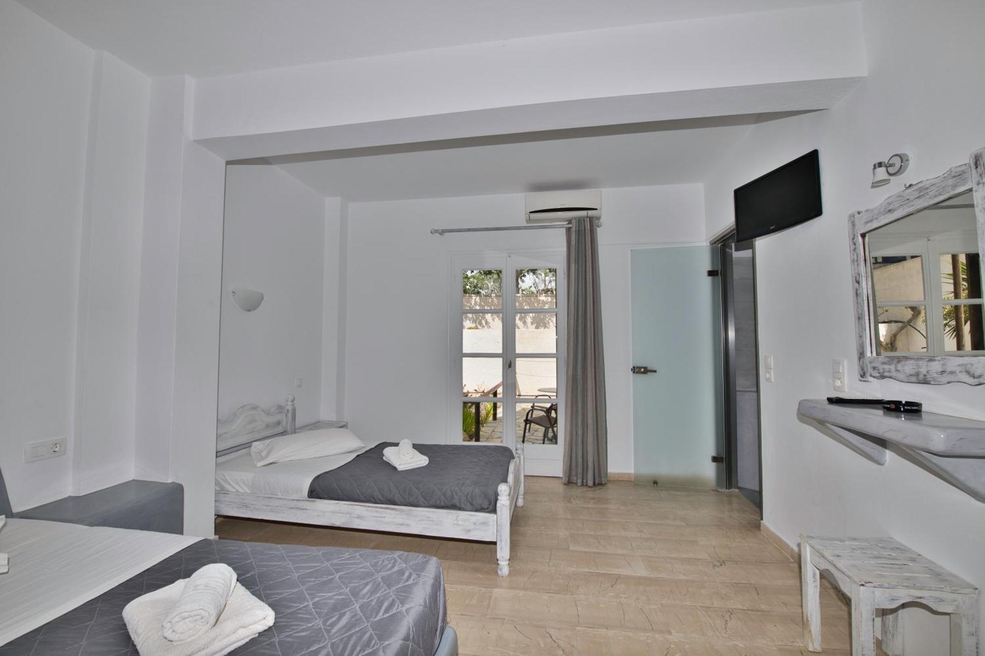 Ira Apartments Камарі Екстер'єр фото