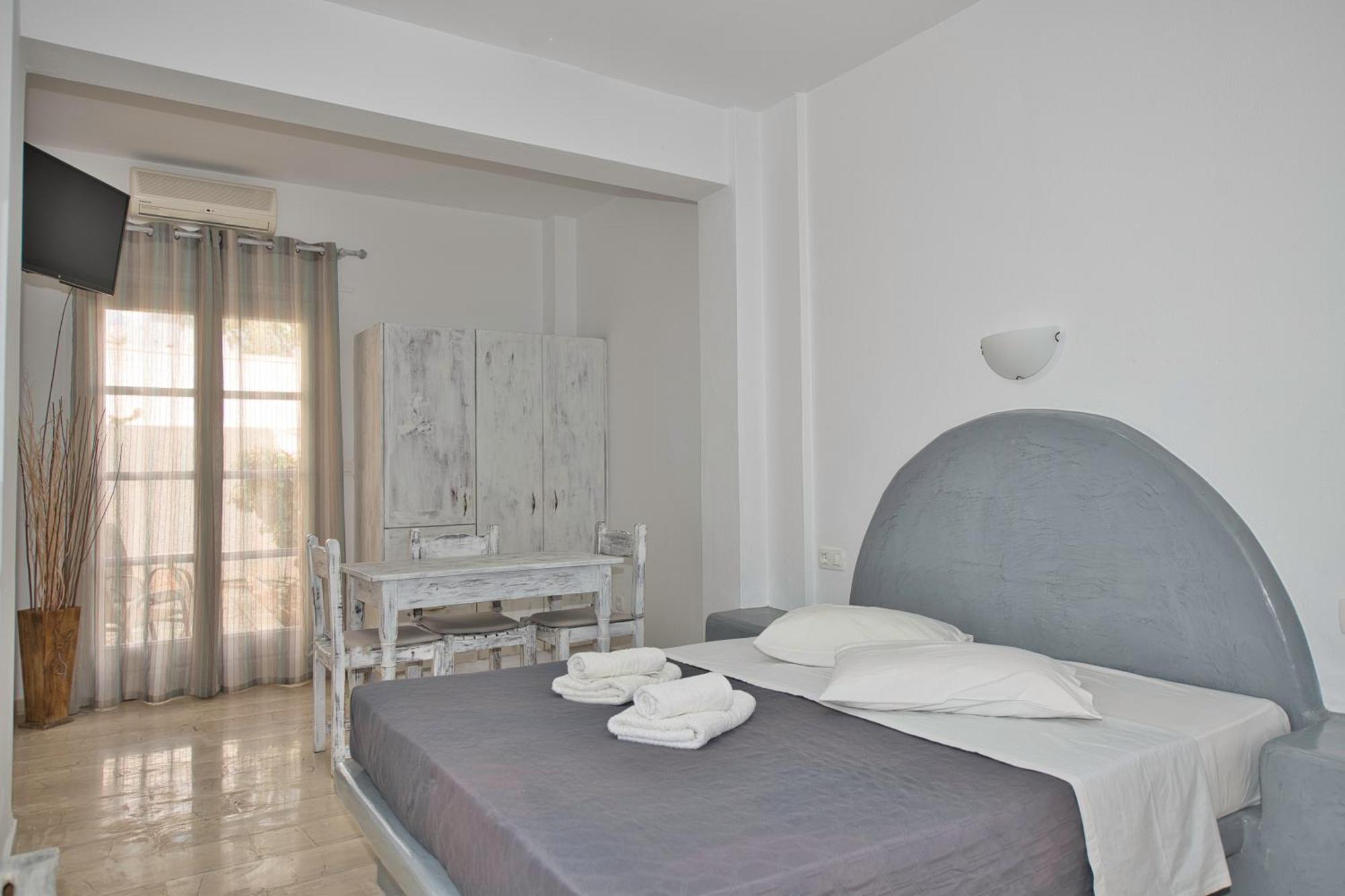 Ira Apartments Камарі Екстер'єр фото