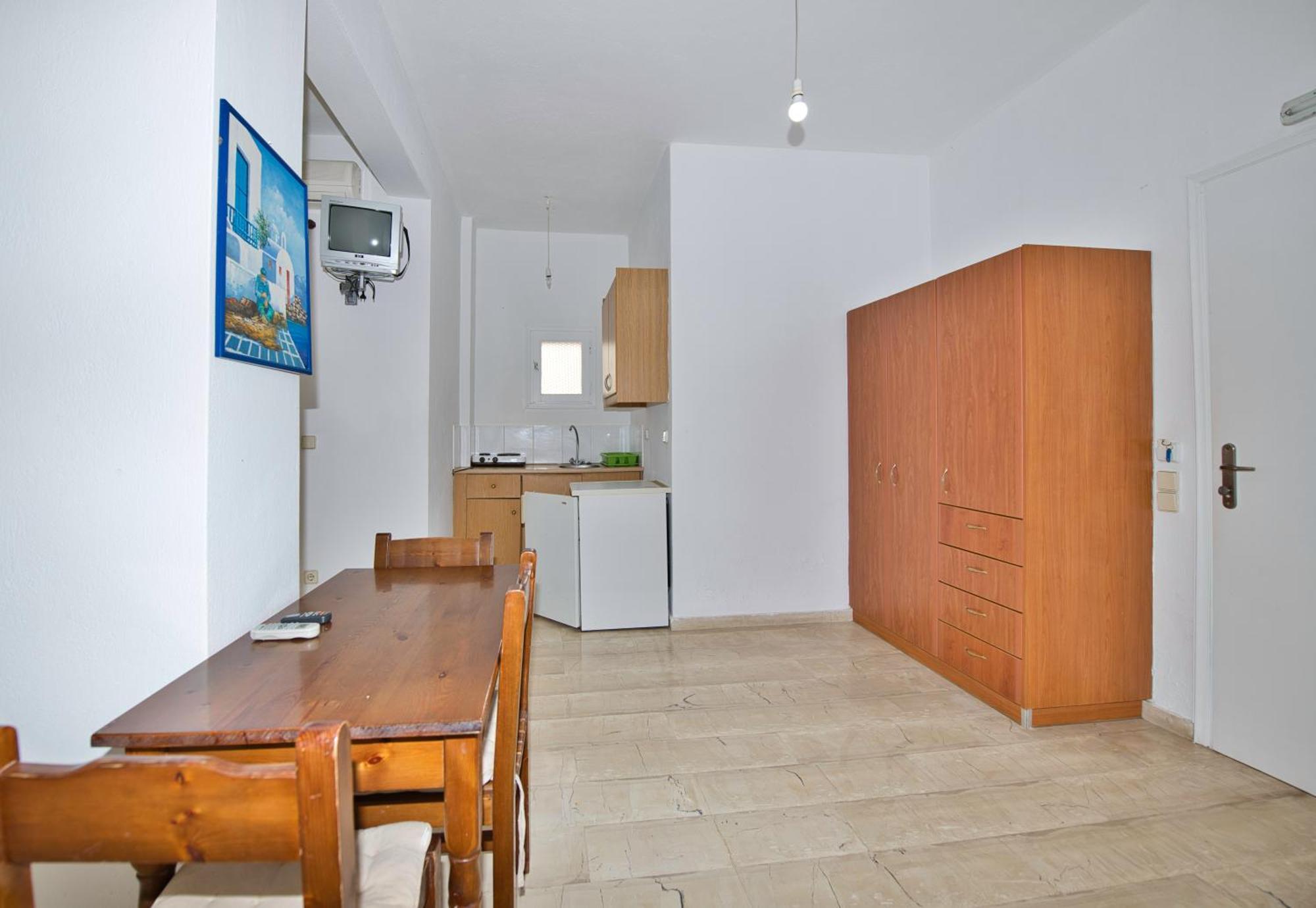 Ira Apartments Камарі Екстер'єр фото